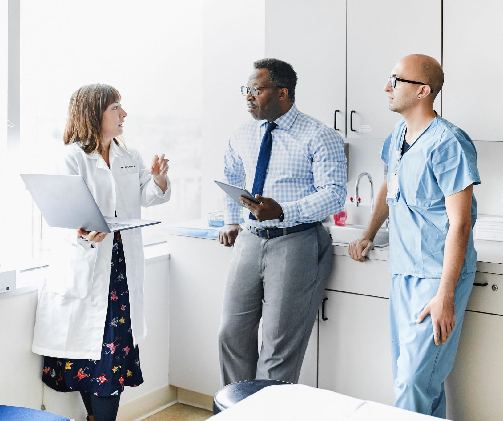 Physician meeting with staff